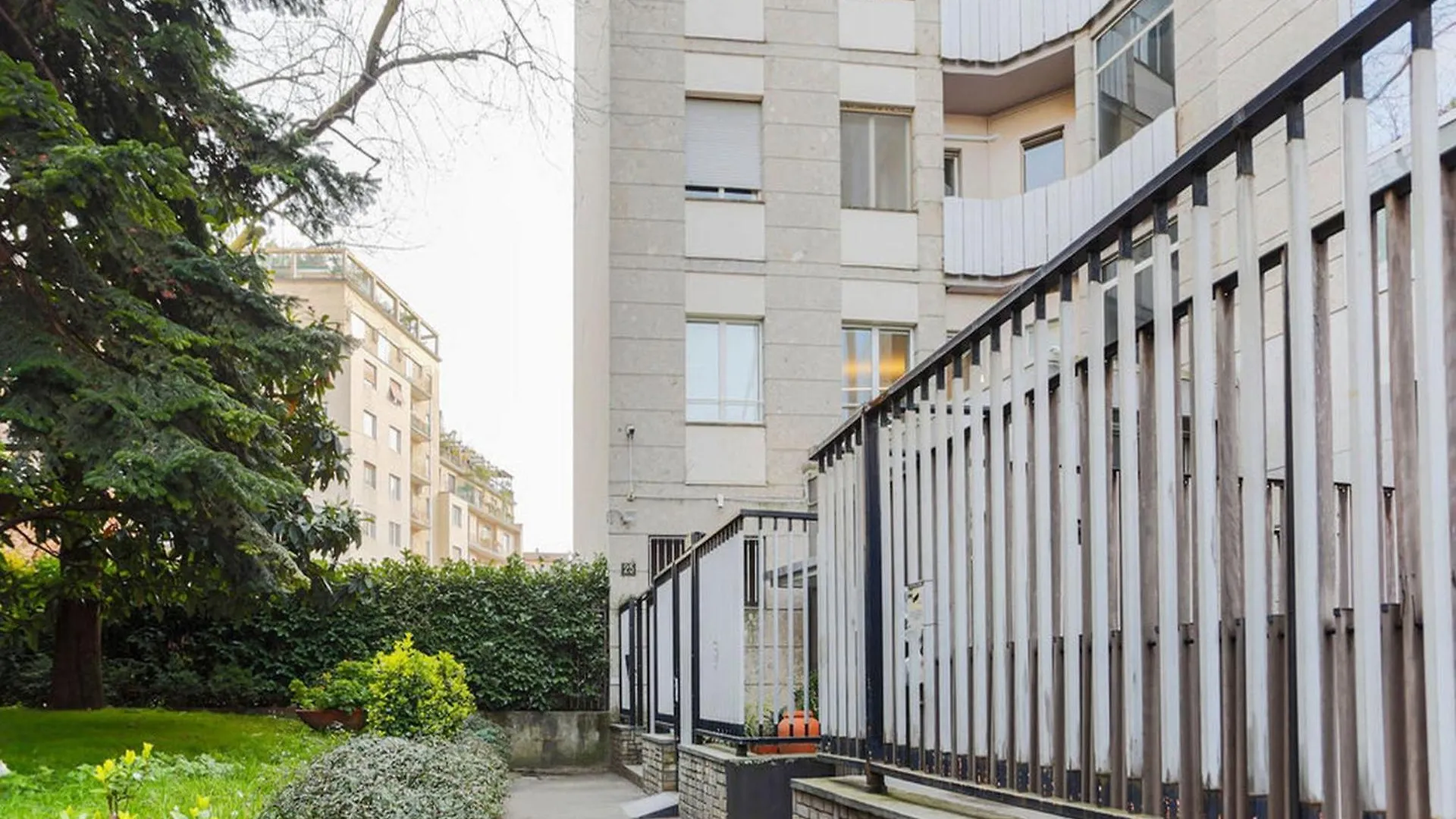 The Best Rent - Wonderful Multi-Bedroom Apartment In The Area Colonne Di San Lorenzo Mediolan 0*,  Włochy